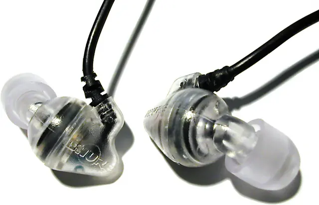 Tai nghe in-ear IEM + hộp đựng cứng