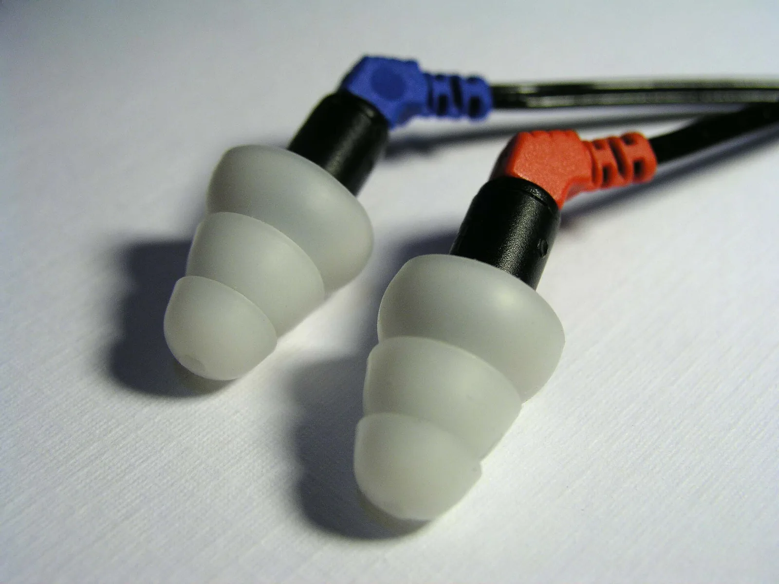 Tai nghe in-ear IEM + hộp đựng cứng — ảnh 2
